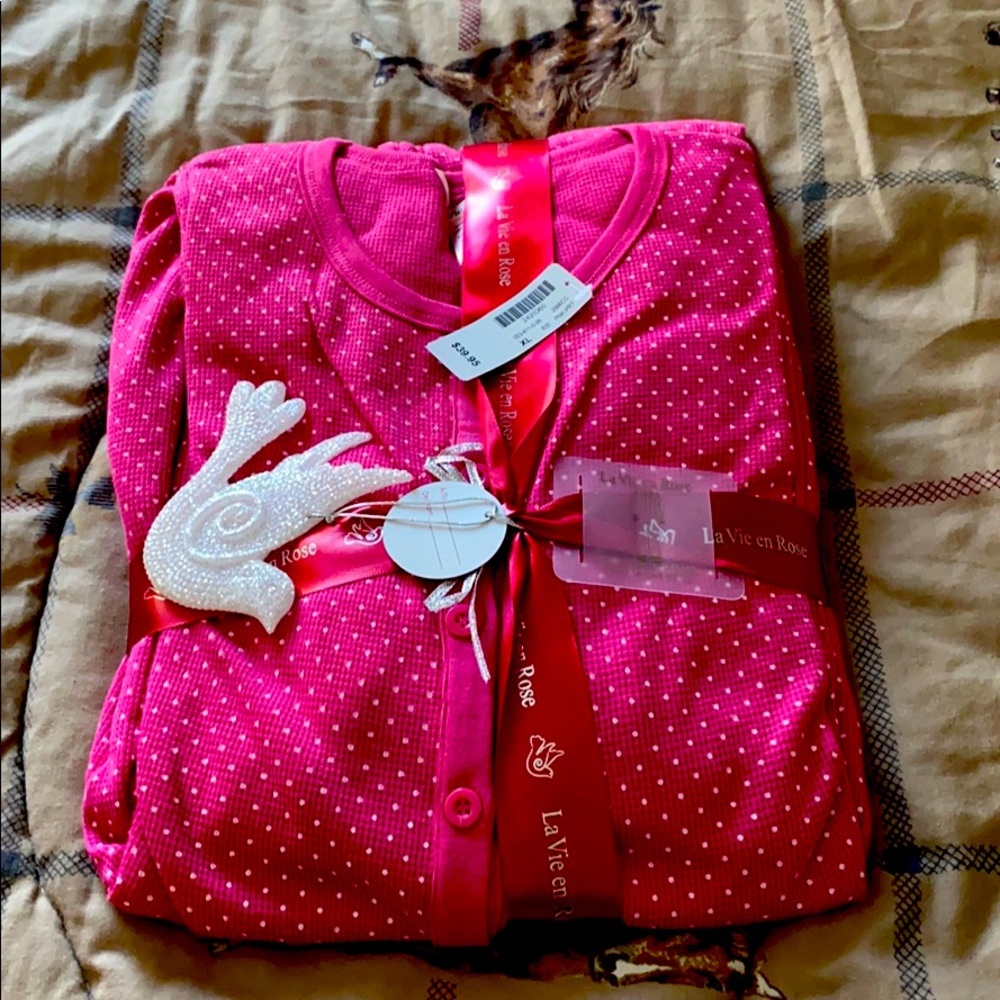 I am selling new XL pajama’s.